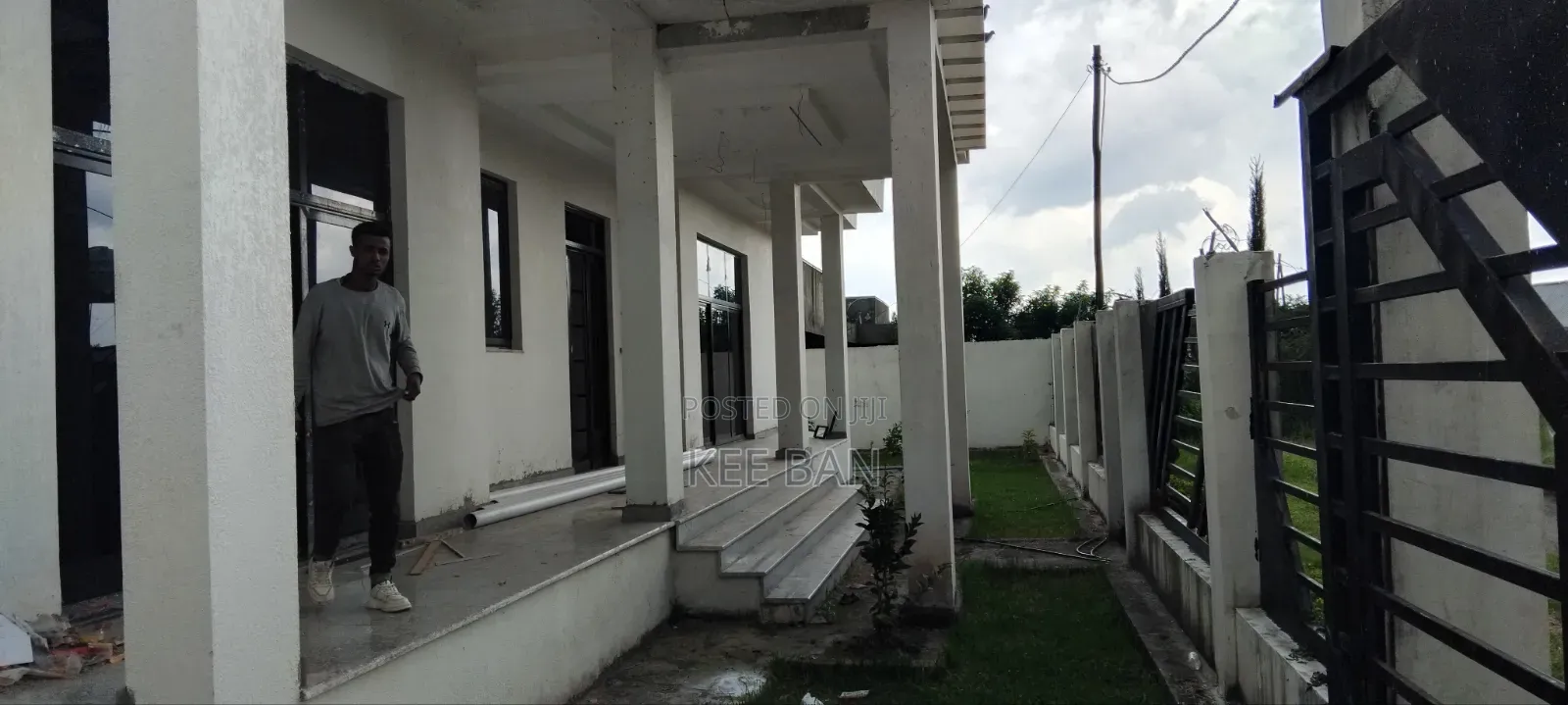 Furnished 8bdrm Villa in Ropack Realestate, Oromia-Finfinne for sale