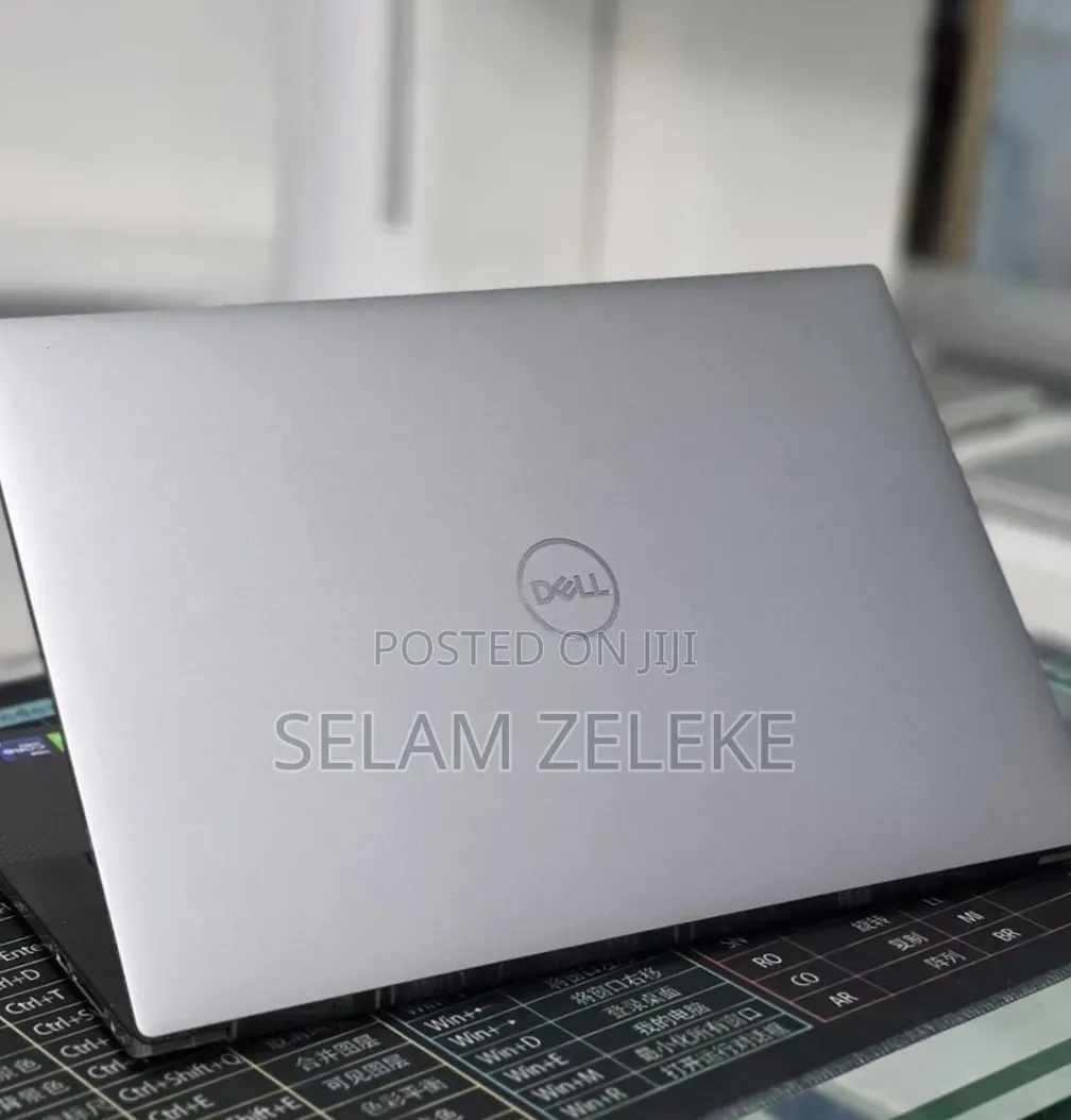 New Laptop Dell Precision 5560 16GB Intel Core i9 SSD 512GB