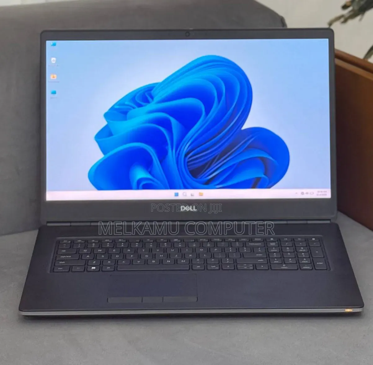 New Laptop Dell Precision 7760 16GB Intel Core i5 SSD 512GB