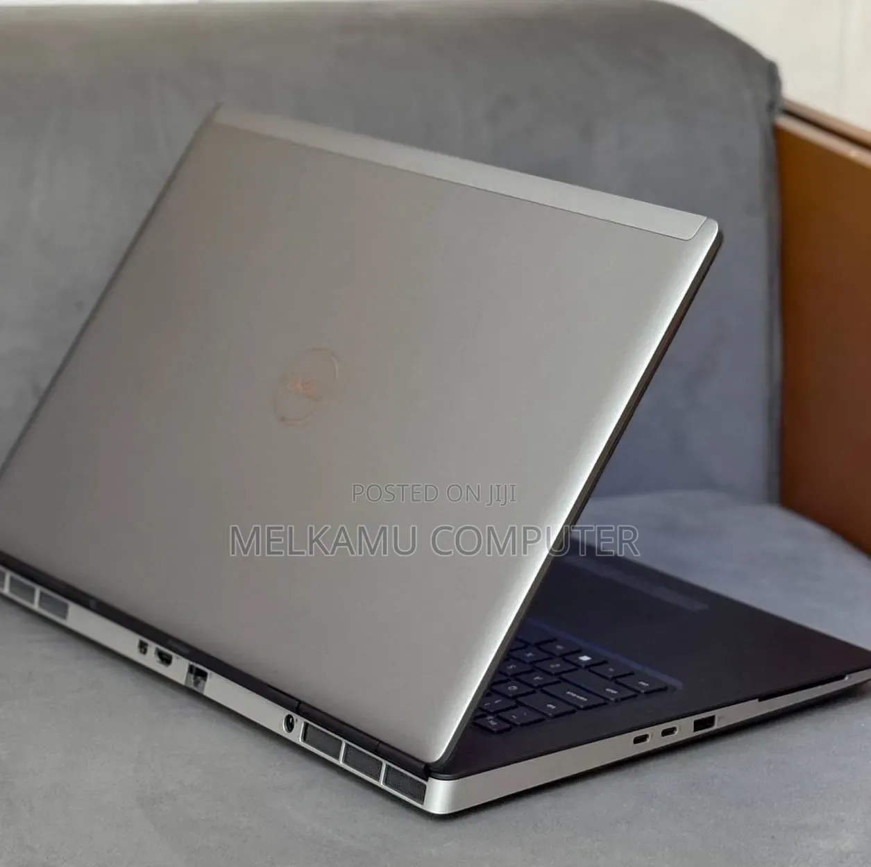 New Laptop Dell Precision 7760 16GB Intel Core i5 SSD 512GB