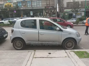 Toyota Vitz 2000 Silver