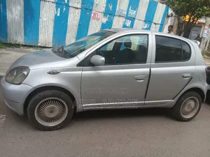 Toyota Vitz 2000 Silver