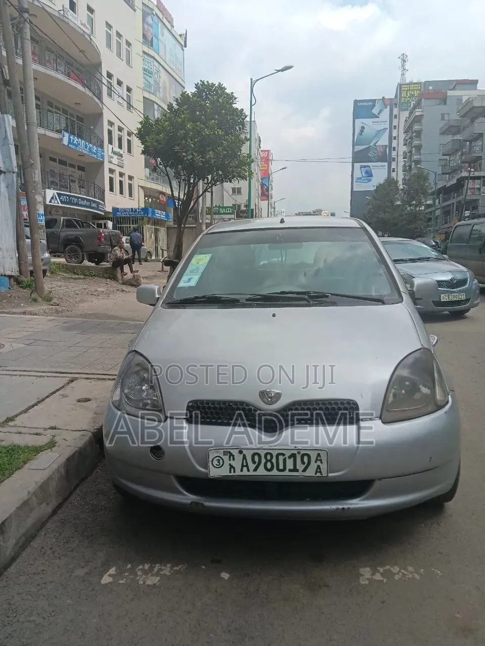 Toyota Vitz 2000 Silver
