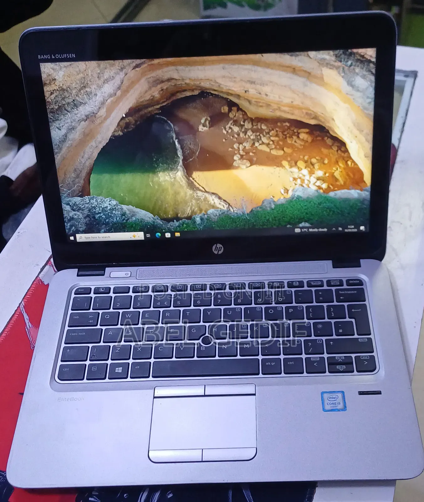 New Laptop HP EliteBook 820 G3 8GB Intel Core i5 SSD 128GB