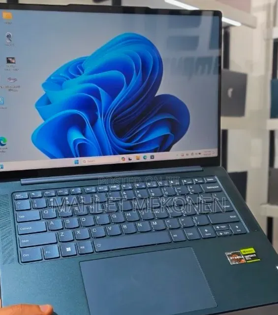 New Laptop Lenovo Yoga 700 16GB Intel Core i7 SSD 512GB
