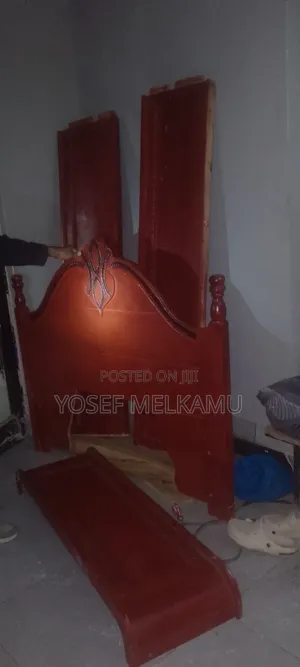 Bed ጠንካራ አልጋ