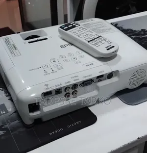 EB-X31 Projector