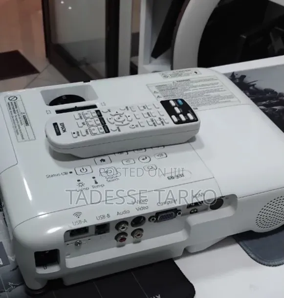 EB-X31 Projector