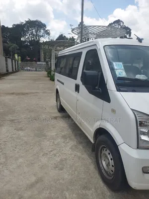 Bus 2023 White
