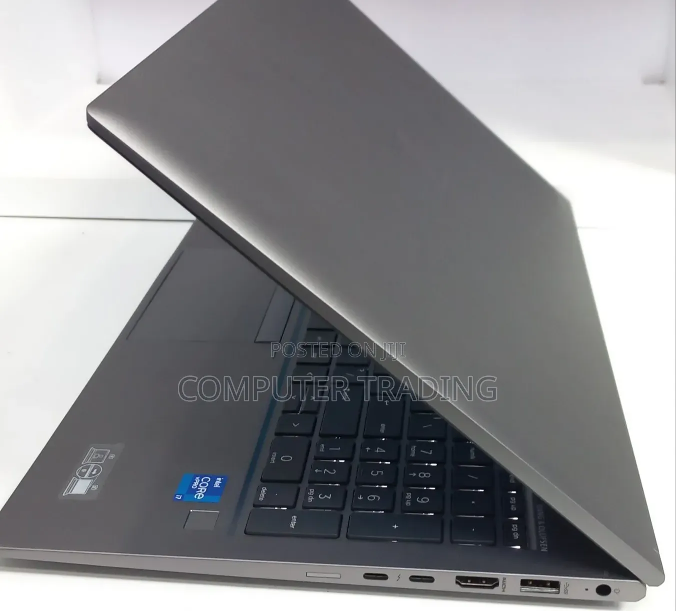 New Laptop HP ZBook Firefly G8 16GB Intel Core i7 SSD 512GB