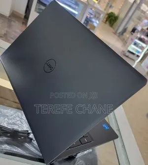 New Laptop Dell Vostro 15 5520 16GB Intel Core i5 SSD 512GB