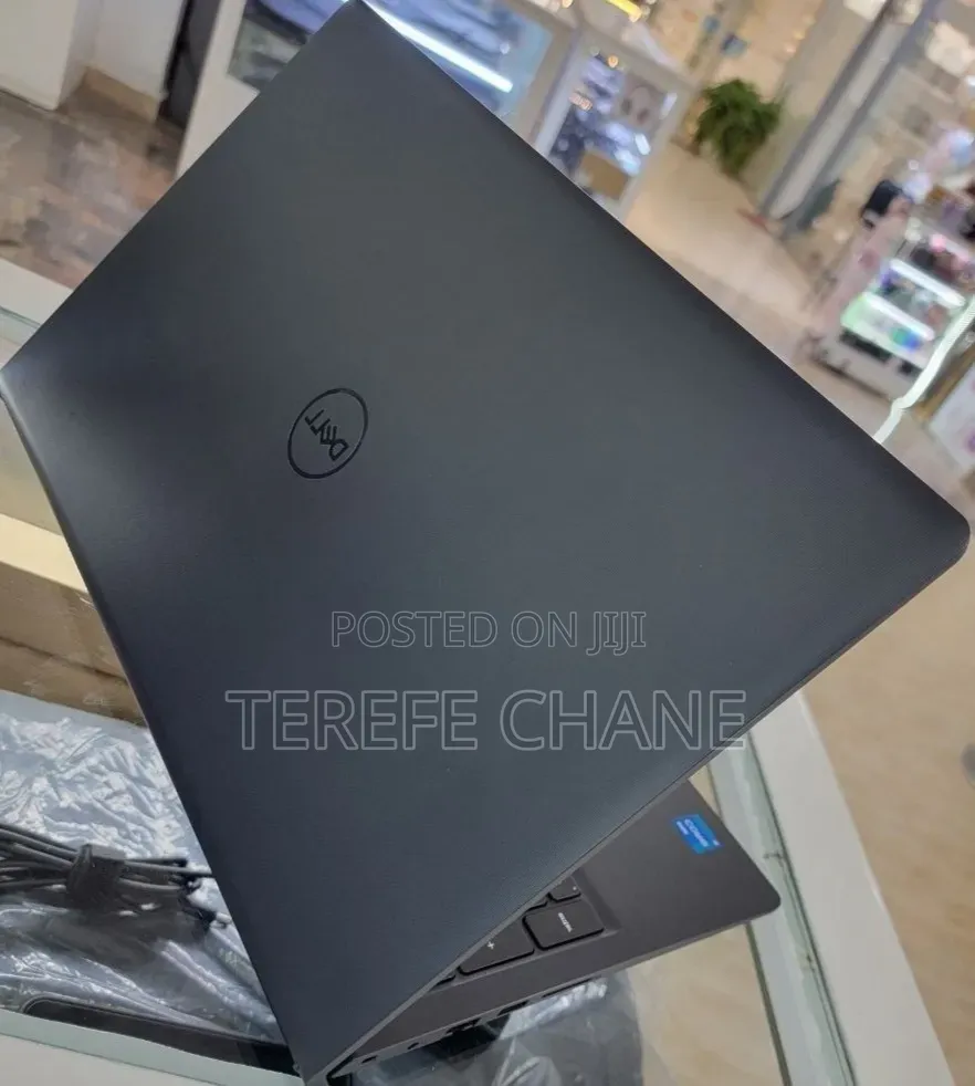 New Laptop Dell Vostro 15 5520 16GB Intel Core i5 SSD 512GB