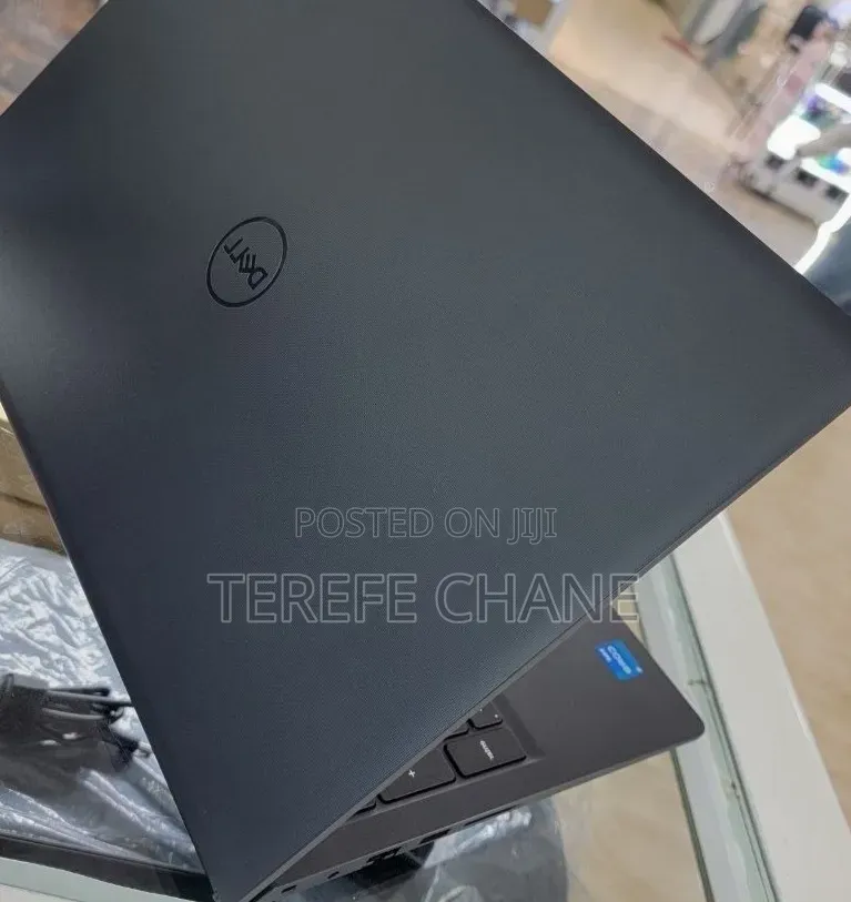 New Laptop Dell Vostro 15 5520 16GB Intel Core i5 SSD 512GB