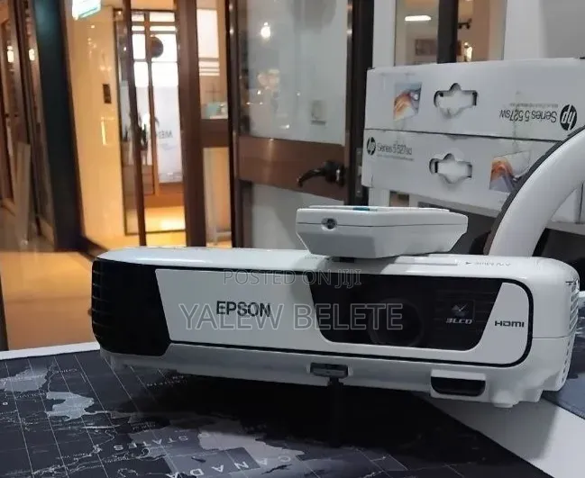 EPSON Projector
Model Name: EB-S31
Hardware Interface: VGA