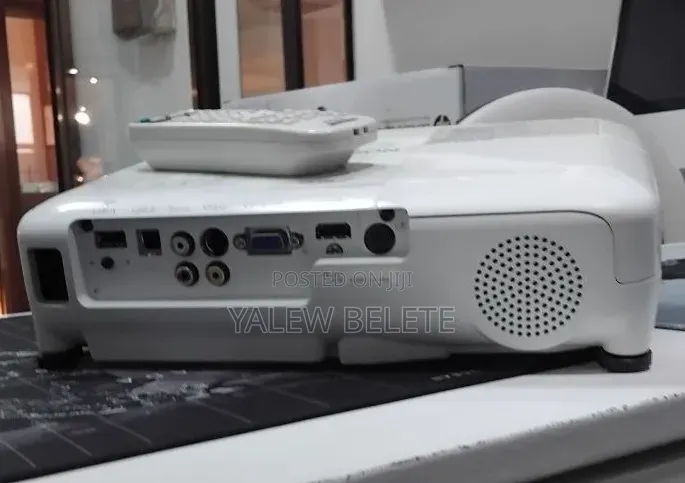 EPSON Projector
Model Name: EB-S31
Hardware Interface: VGA