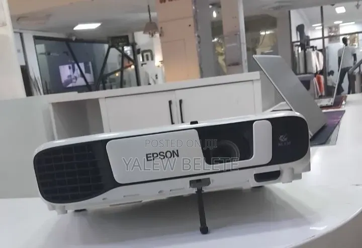 Epson Projector 
Model Name: EB-S41