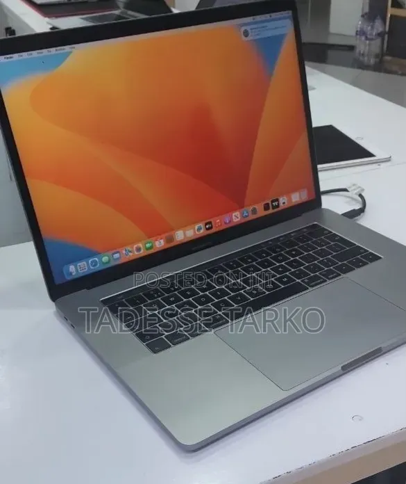New Laptop Apple MacBook Pro 2017 16GB Intel Core i7 SSD 512GB