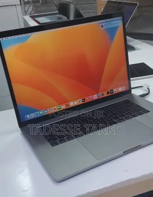 New Laptop Apple MacBook Pro 2017 16GB Intel Core i7 SSD 512GB