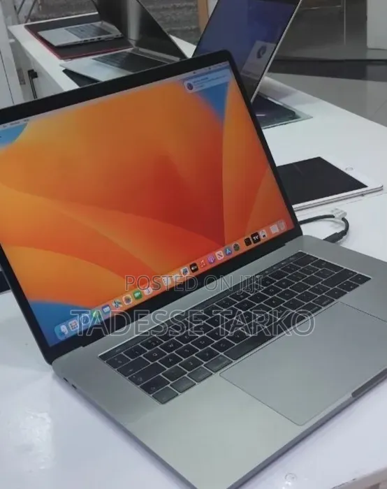 New Laptop Apple MacBook Pro 2017 16GB Intel Core i7 SSD 512GB