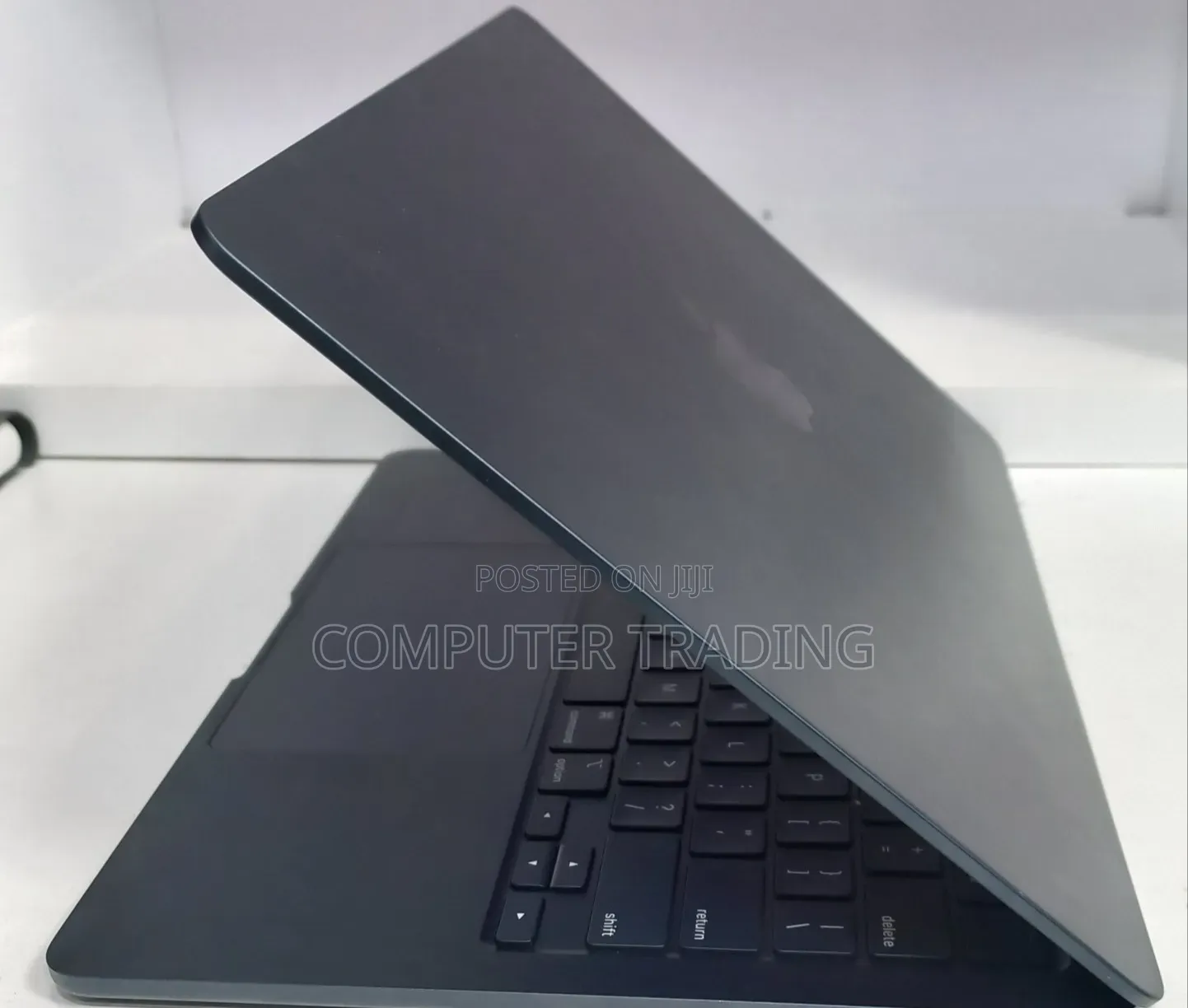New Laptop Apple MacBook Air 2022 M2 8GB Intel Core i7 SSD 256GB