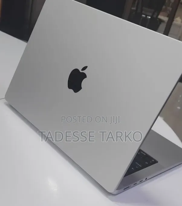 New Laptop Apple MacBook Pro 2024 M4 16GB Apple M4 Pro SSD 512GB