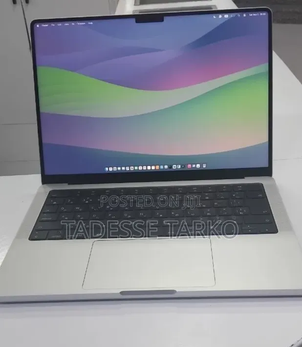 New Laptop Apple MacBook Pro 2024 M4 16GB Apple M4 Pro SSD 512GB