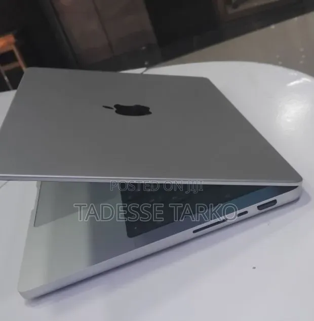 New Laptop Apple MacBook Pro 2024 M4 16GB Apple M4 Pro SSD 512GB