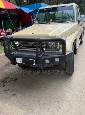 Toyota Land Cruiser 2005 Gold