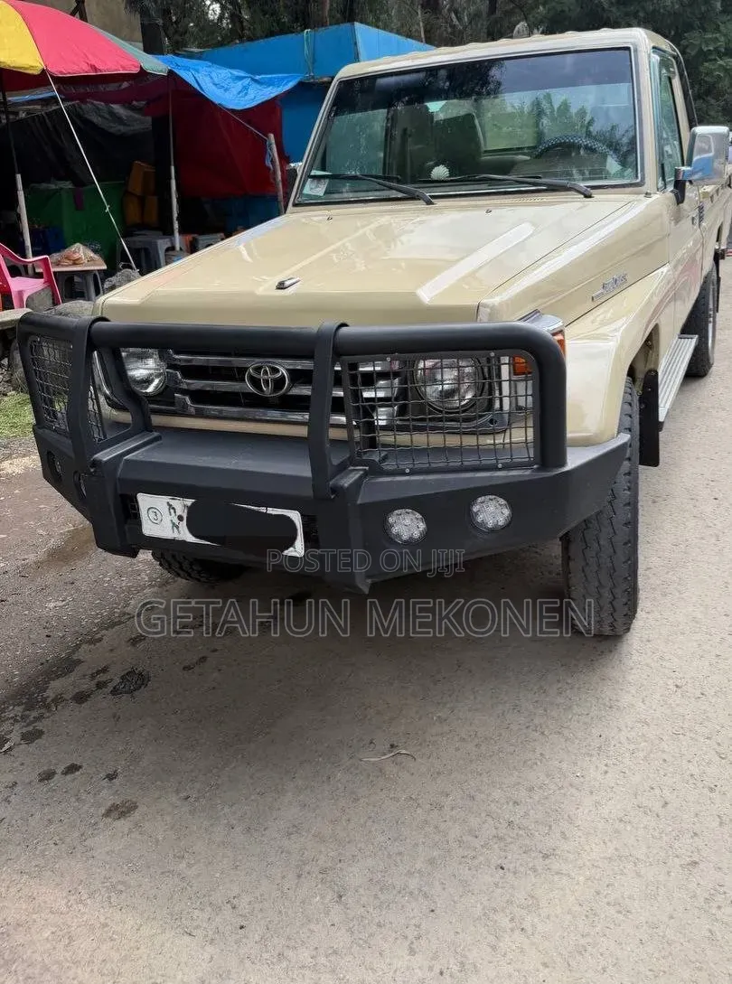 Toyota Land Cruiser 2005 Gold