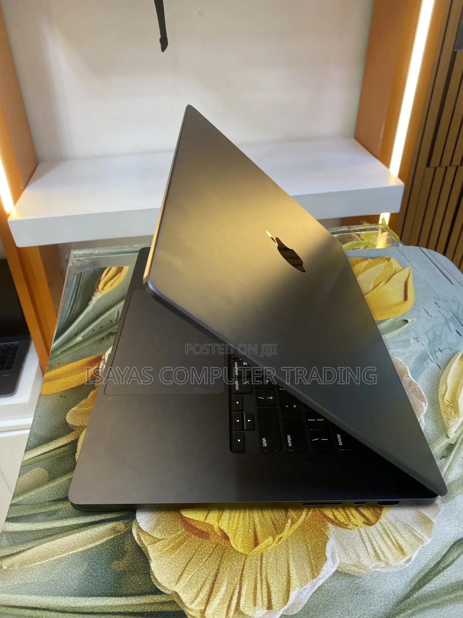 New Laptop Apple MacBook Pro 2021 M1 16GB Apple M1 Pro SSD 512GB