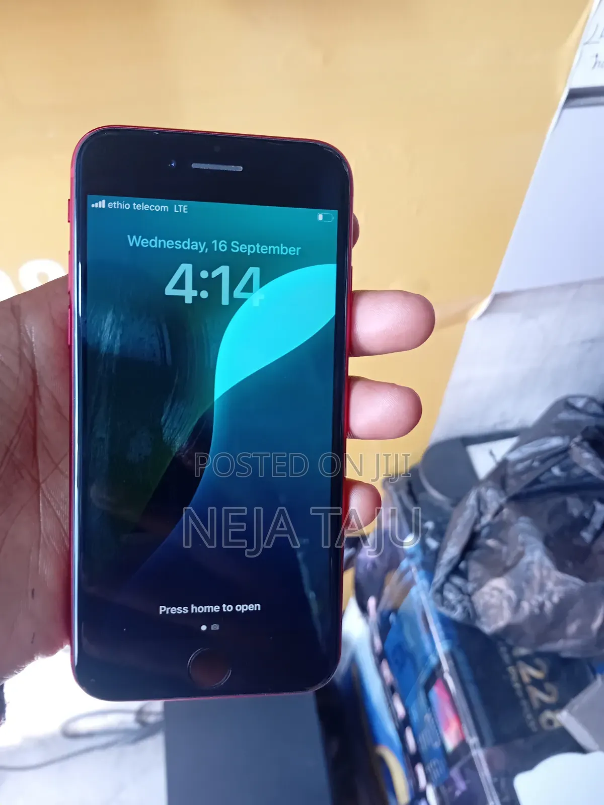 Apple iPhone SE 64 GB Red