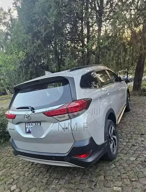 Toyota Rush 2023 Silver