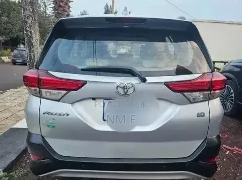 Toyota Rush 2023 Silver