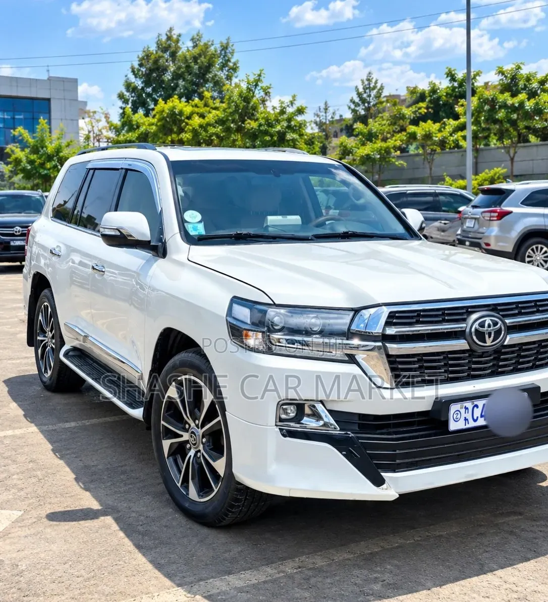 Toyota Land Cruiser 2012 White