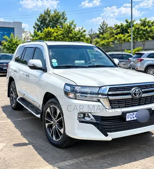 Toyota Land Cruiser 2012 White