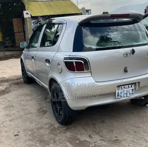 Toyota Vitz 2001 Silver