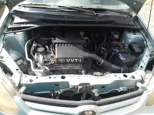 Toyota Platz 2004