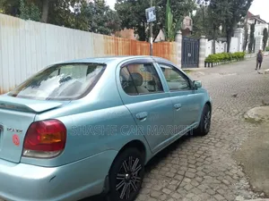 Toyota Platz 2004