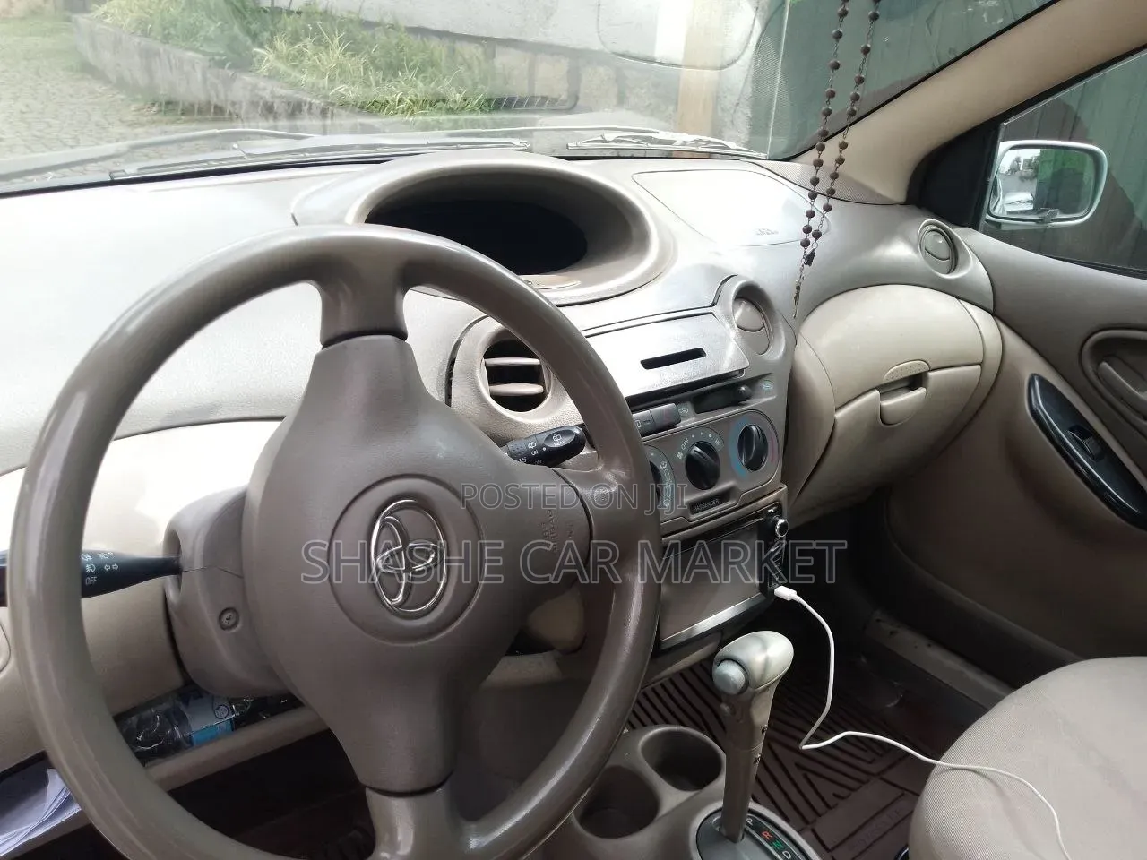 Toyota Platz 2004