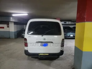 Car 2011 White