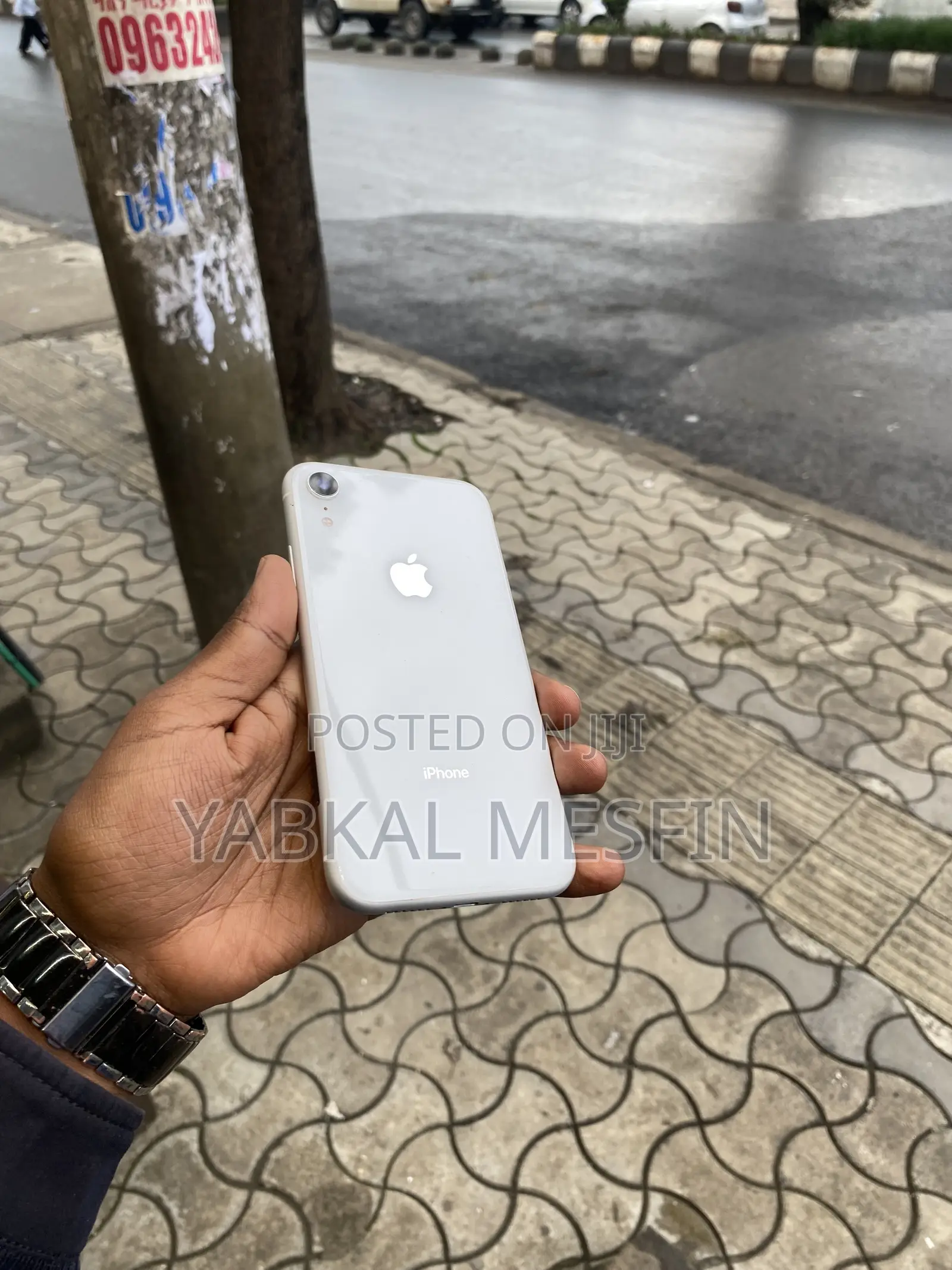 Apple iPhone XR 64 GB White
