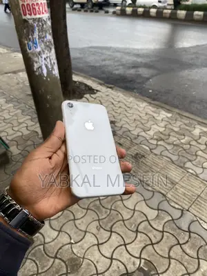 Apple iPhone XR 64 GB White