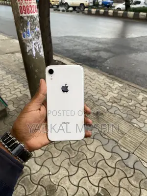 Apple iPhone XR 64 GB White