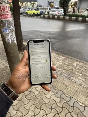 Apple iPhone XR 64 GB White