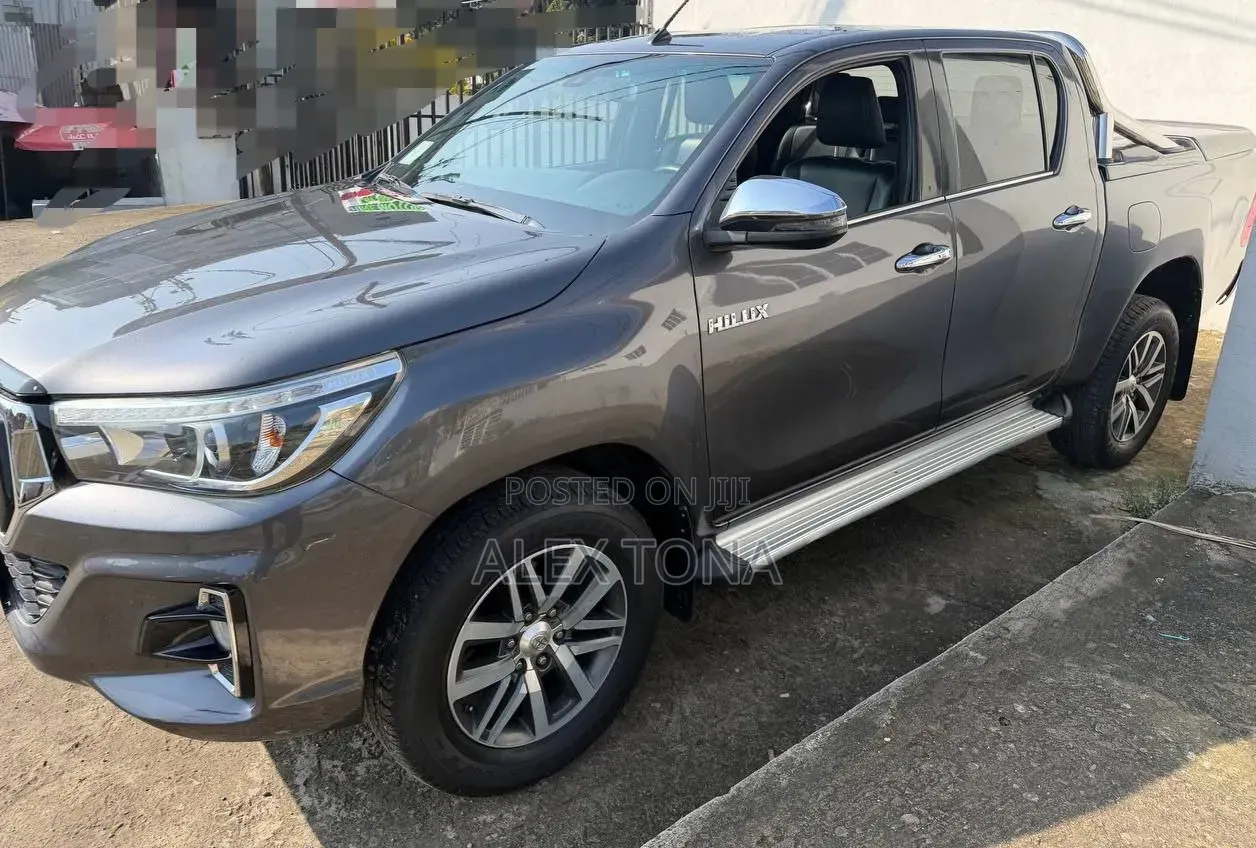 Toyota Hilux 2020 Gray