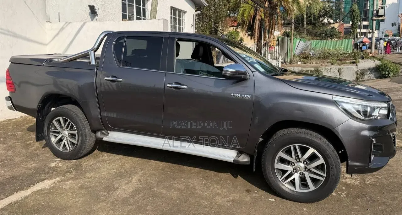 Toyota Hilux 2020 Gray