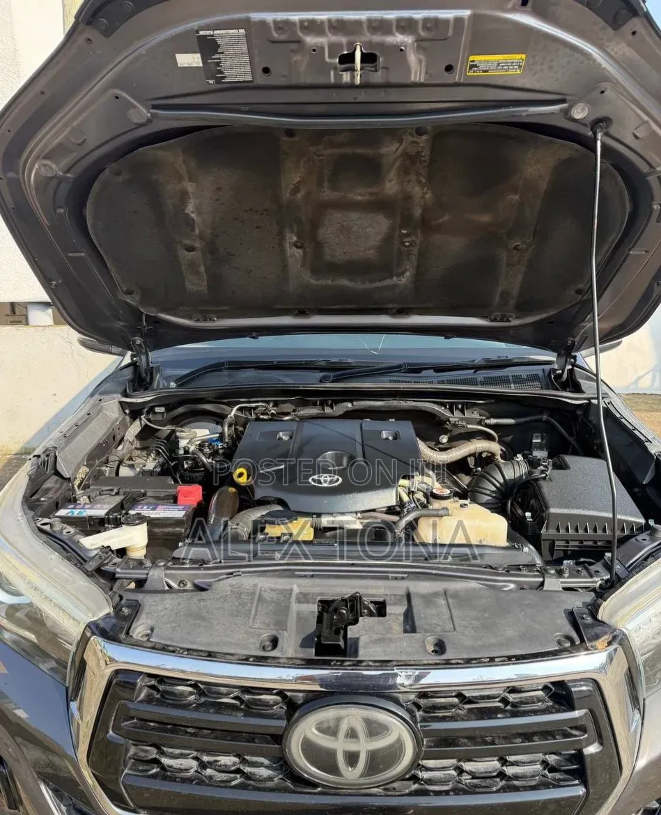 Toyota Hilux 2020 Gray