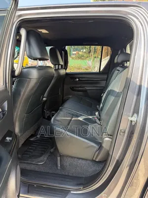 Toyota Hilux 2020 Gray