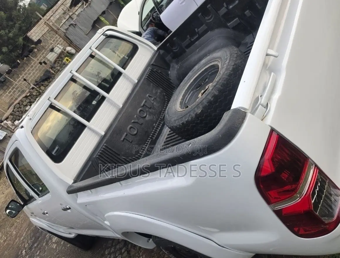 Toyota Hilux 2.5 D-4D Double Cab 2008 White