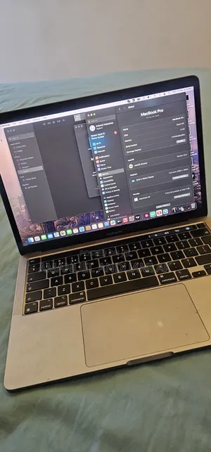 New Laptop Apple MacBook Pro 2020 M1 8GB Apple M1 Pro HDD+SSD 256GB